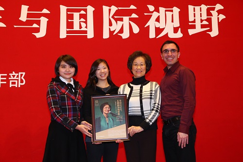 学生代表向袁明教授赠礼演讲会纪念海报.JPG 学生代表向袁明教授赠礼演讲会纪念海报.JPG