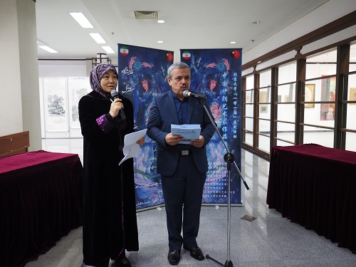 20151123“中国伊朗艺术家作品联展”开幕-使馆参赞致辞.JPG 20151123“中国伊朗艺术家作品联展”开幕-使馆参赞致辞.JPG