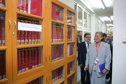 诗琳通公主殿下参观中古史中心.JPG 诗琳通公主殿下参观中古史中心.JPG