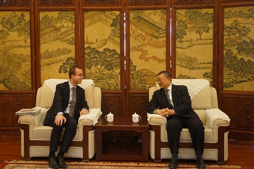 20151217丹麦高等教育和科技部部长来访-双方进行会谈.jpg 20151217丹麦高等教育和科技部部长来访-双方进行会谈.jpg