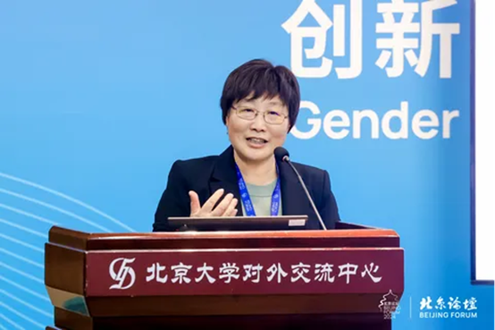 女人在笑 AI 生成的内容可能不正确。